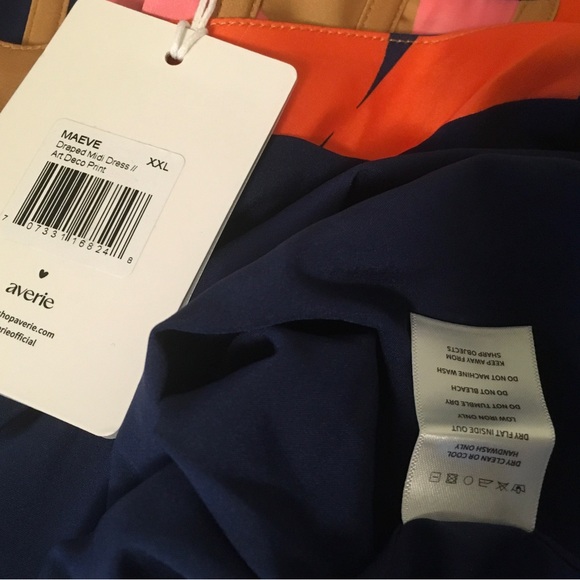 Averie Sweetheart Bodycon Midi Dress - Picture 14 of 14